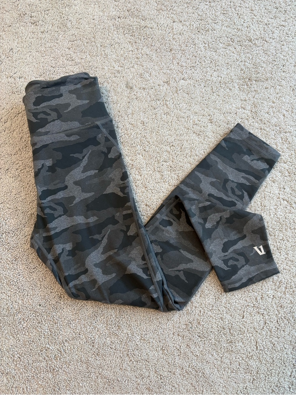 Vuori Gray Camo High-Waist Performance Leggings, Women’s S, NWOT